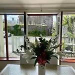 Elegant Townhouse Steps From Historic Castle Birr