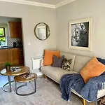 Tatil Evi Elegant Townhouse Steps From Historic Castle *