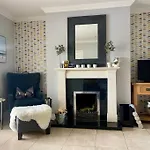 Elegant Townhouse Steps From Historic Castle Dom wakacyjny *