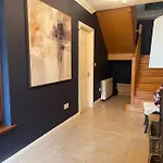 Tatil Evi Elegant Townhouse Steps From Historic Castle