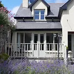 Tatil Evi Elegant Townhouse Steps From Historic Castle Birr