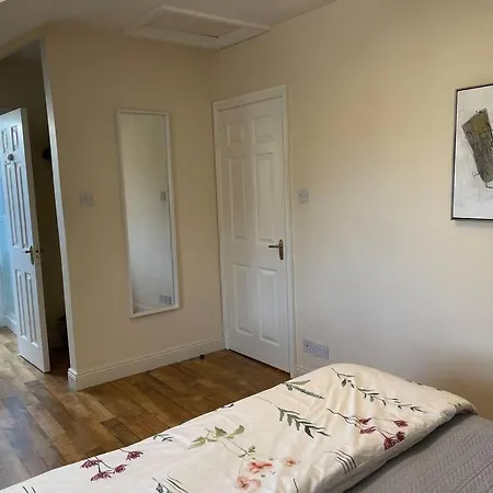 Holiday home Elegant Townhouse Steps From Historic Castle Birr