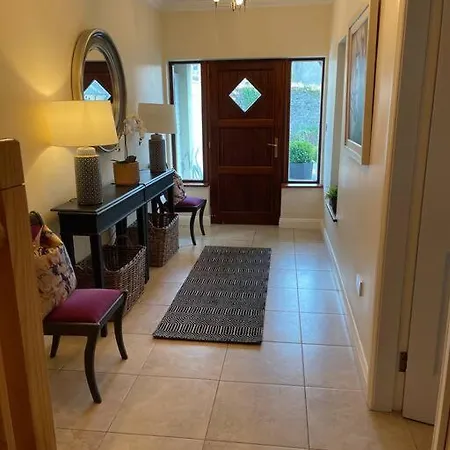 Elegant Townhouse Steps From Historic Castle