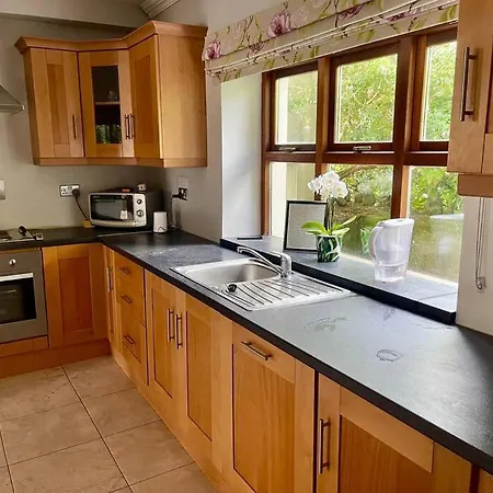 Elegant Townhouse Steps From Historic Castle