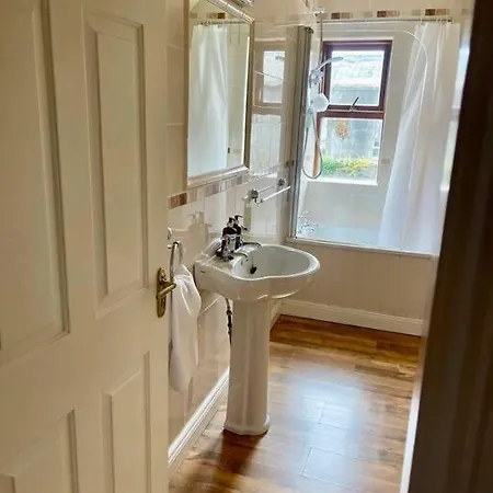 Elegant Townhouse Steps From Historic Castle