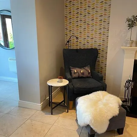 Elegant Townhouse Steps From Historic Castle Holiday home *