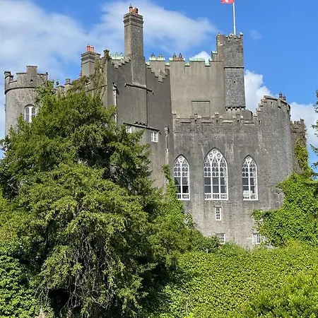 Elegant Townhouse Steps From Historic Castle