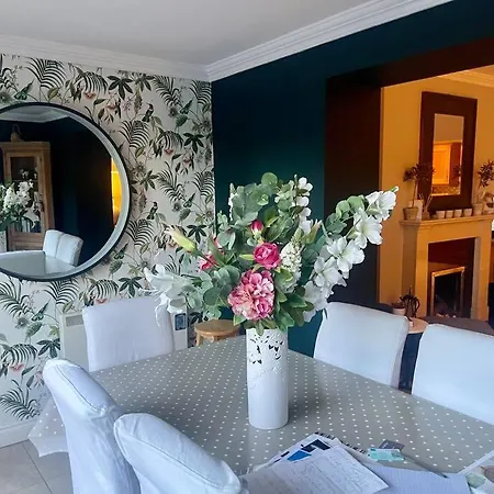 Casa vacanze Elegant Townhouse Steps From Historic Castle *