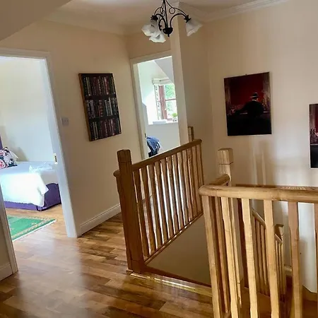 Elegant Townhouse Steps From Historic Castle Hébergement de vacances