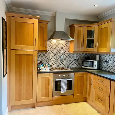 Elegant Townhouse Steps From Historic Castle Holiday home Birr