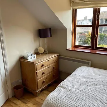 Elegant Townhouse Steps From Historic Castle