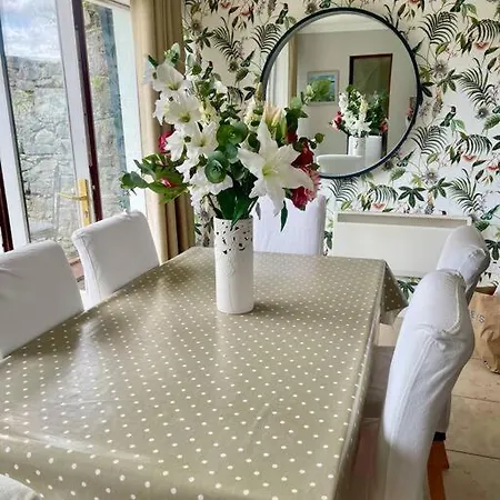 Casa vacanze Elegant Townhouse Steps From Historic Castle