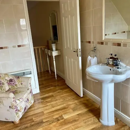Elegant Townhouse Steps From Historic Castle Holiday home *