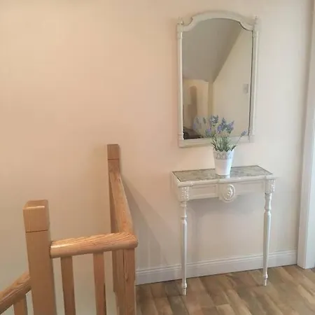 Elegant Townhouse Steps From Historic Castle *