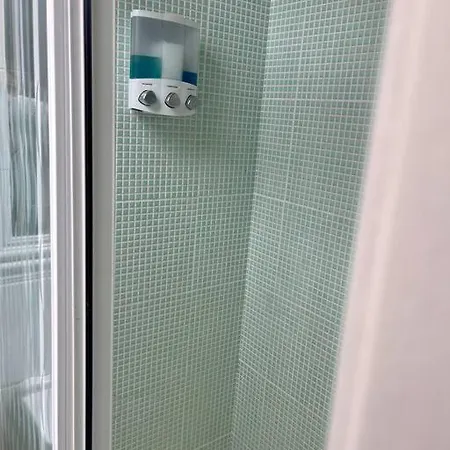 Elegant Townhouse Steps From Historic Castle Casa vacanze