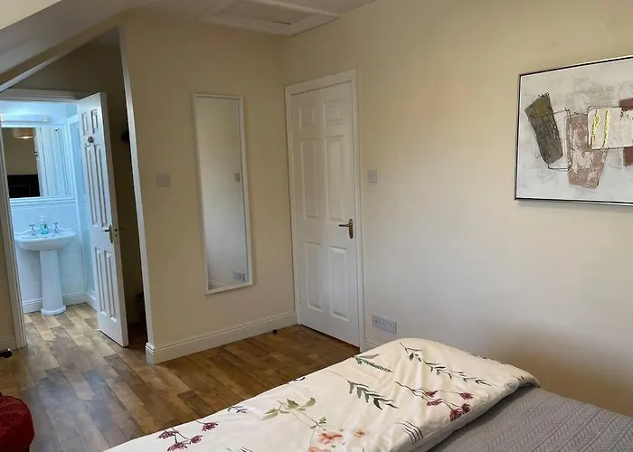 Vakantiehuis Elegant Townhouse Steps From Historic Castle Birr