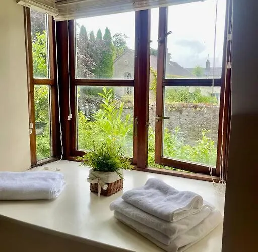 Elegant Townhouse Steps From Historic Castle Vakantiehuis