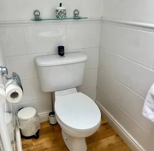 Vakantiehuis Elegant Townhouse Steps From Historic Castle