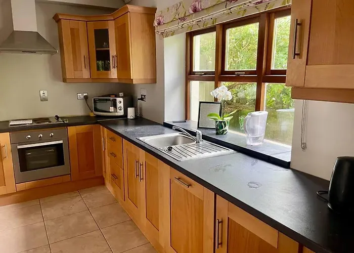 Elegant Townhouse Steps From Historic Castle