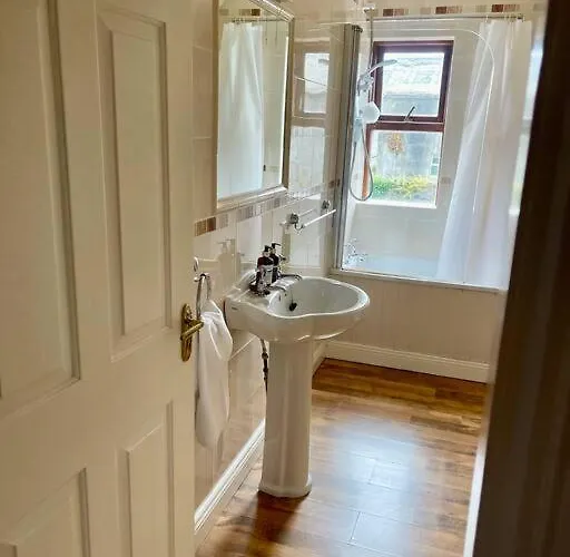 Elegant Townhouse Steps From Historic Castle