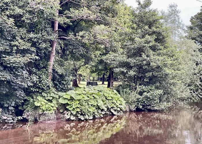 Elegant Townhouse Steps From Historic Castle Vakantiehuis *