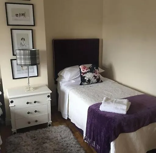 Elegant Townhouse Steps From Historic Castle Vakantiehuis