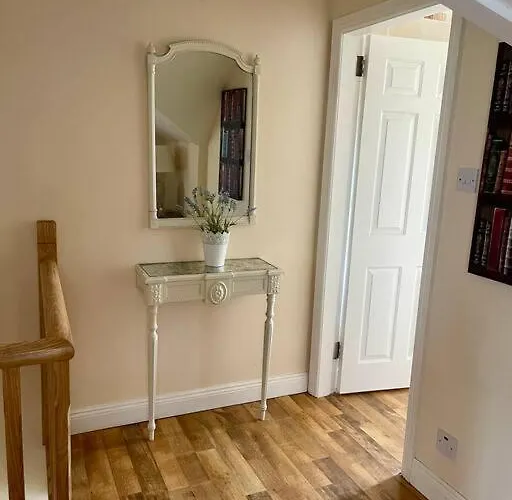 Elegant Townhouse Steps From Historic Castle Vakantiehuis