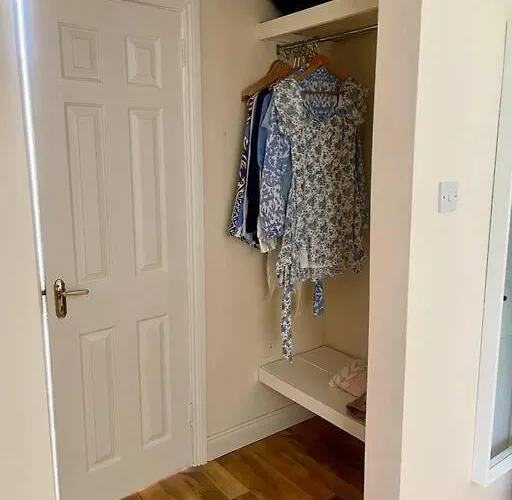 Vakantiehuis Elegant Townhouse Steps From Historic Castle Birr