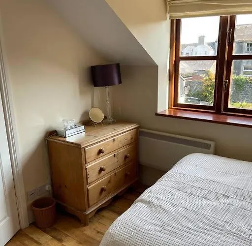 Elegant Townhouse Steps From Historic Castle