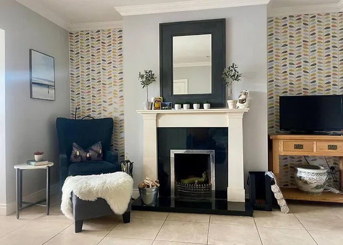 Elegant Townhouse Steps From Historic Castle Vakantiehuis *