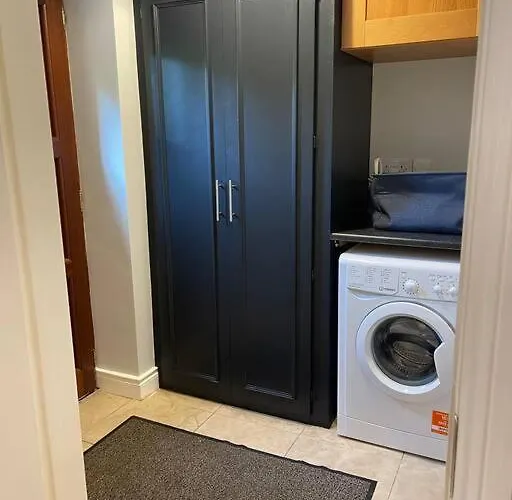 Elegant Townhouse Steps From Historic Castle