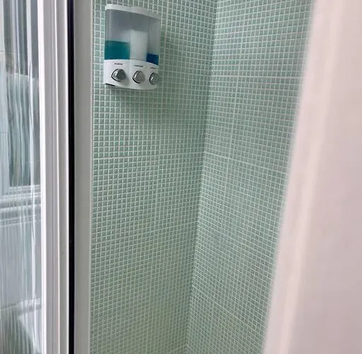 Elegant Townhouse Steps From Historic Castle Vakantiehuis